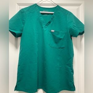 FIGS women’s scrub set